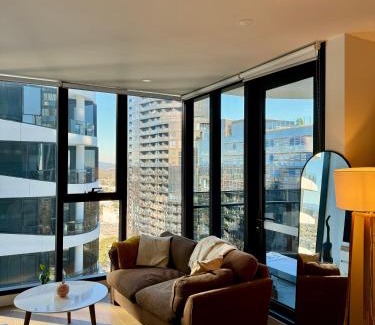 Box Hill House | Ensuite Room with Unbeatable Amenities & Prime Box Hill Location in 2B2B Apartment