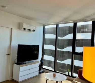 Box Hill House | Ensuite Room with Unbeatable Amenities & Prime Box Hill Location in 2B2B Apartment