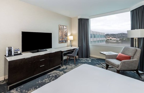 Redwood Shores Hotel | Ensuring a Very Comfortable & Memorable Stay! Pets Allowed, Onsite Pool