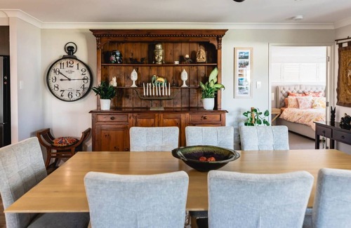 Beerwah House | Entertainer's Paradise - Pool Spa Movie Room - Child & Pet Friendly!