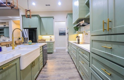 Harlingen House | Entertainers Dream w/Hot Tub, Pool, Arcade & Gym