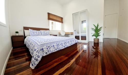 Maryborough Apartment | Entire 2 Attached Duplex Unit, 15ppl