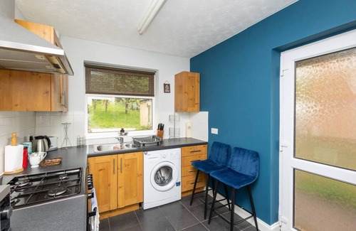 Seacroft House | Entire 2beds home, Leeds14, United Kingdomnn