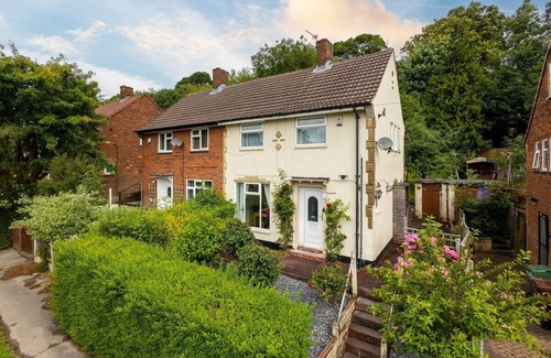 Seacroft House | Entire 2beds home, Leeds14, United Kingdomnn
