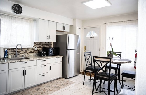 Romulus House | Entire 3 Bedroom Home. Newly renovated & Furnished