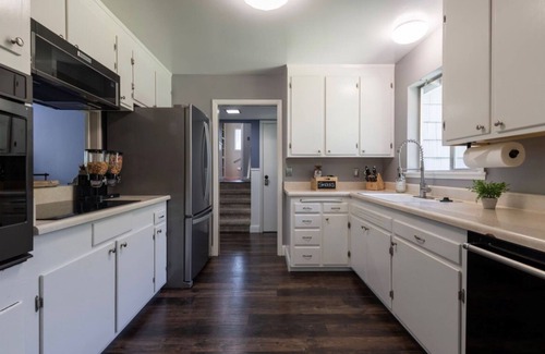 Fair Oaks House | Entire 5 br, tri-level Home Family, Fun, Relax & dreamy park like yard!