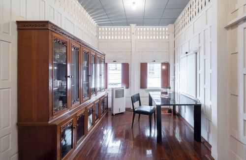 Bang Kho Laem House | Entire Antique Thai House Perfect For Group or Family up to 10 people