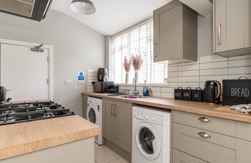 Castle Donington House | Entire Airfield Manor near EMA
