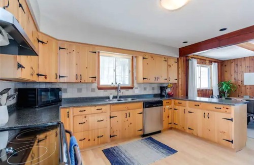 Kimberley Ski Chalet | Entire Chalet - Hot tub -Sauna - 25 mins to Blue Mountain