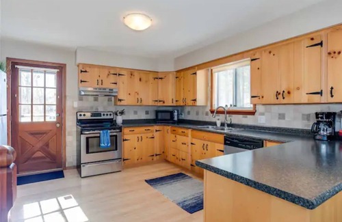 Kimberley Ski Chalet | Entire Chalet - Hot tub -Sauna - 25 mins to Blue Mountain