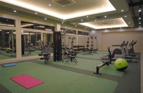 Muntinlupa Apartment | Entire Condominium City view
