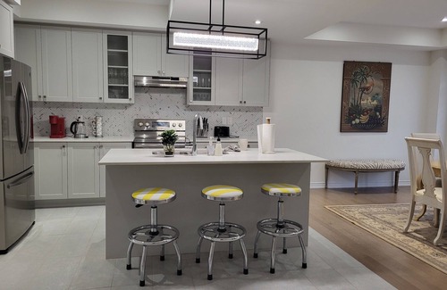 Richmond Hill House | Entire Cozy Home at the heart of Richmond Hill!
