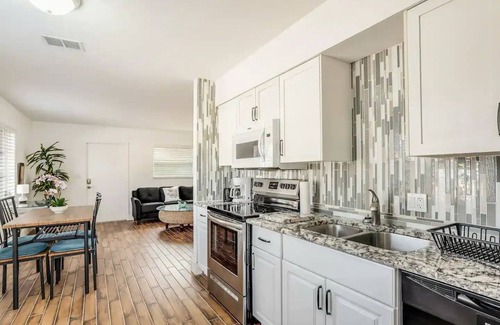 Royal Harbor House | Entire Duplex: Prime Location & 4 Beach Cruisers