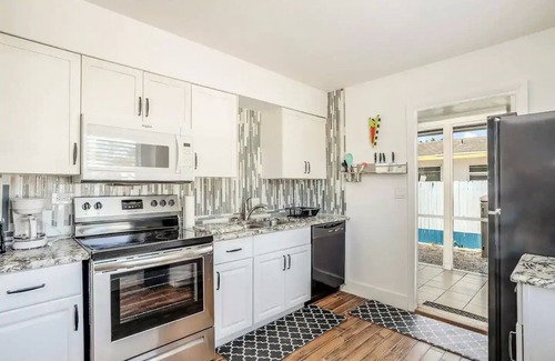 Royal Harbor House | Entire Duplex: Prime Location & 4 Beach Cruisers