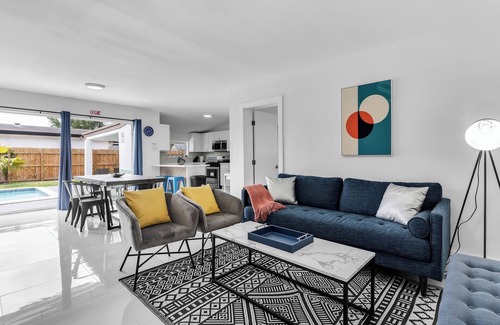 Driftwood House | Entire home in Hollywood, Florida