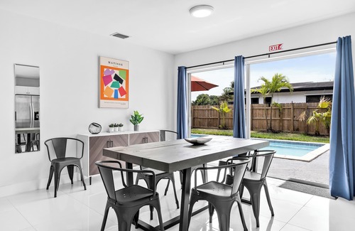 Driftwood House | Entire home in Hollywood, Florida
