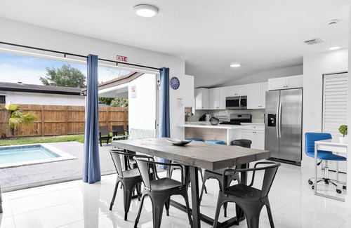 Driftwood House | Entire home in Hollywood, Florida