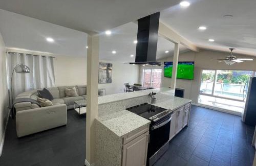 Serra Mesa House | Entire home, Pool, Free Parking, WiFi, Family Neighborhood!