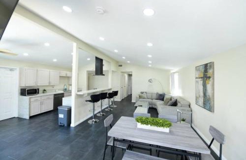 Serra Mesa House | Entire home, Pool, Free Parking, WiFi, Family Neighborhood!