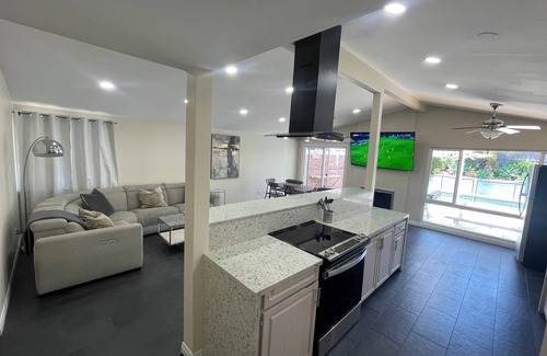 Serra Mesa House | Entire home, Pool, Free Parking, WiFi, Family Neighborhood!