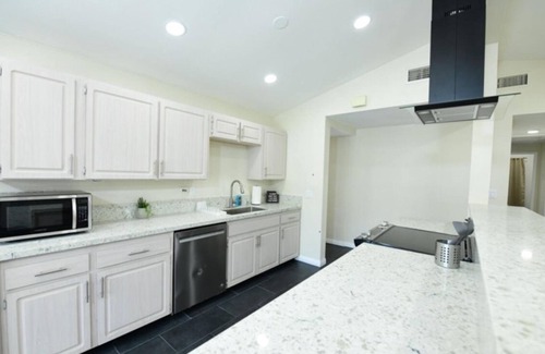 Serra Mesa House | Entire home, Pool, Free Parking, WiFi, Family Neighborhood!