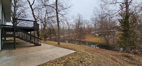 Nixa House | Entire Home w/ Free Wi-Fi, Garage, Deck, Yard