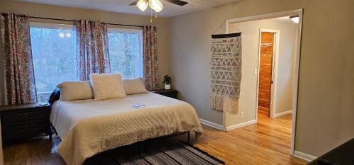 Nixa House | Entire Home w/ Free Wi-Fi, Garage, Deck, Yard