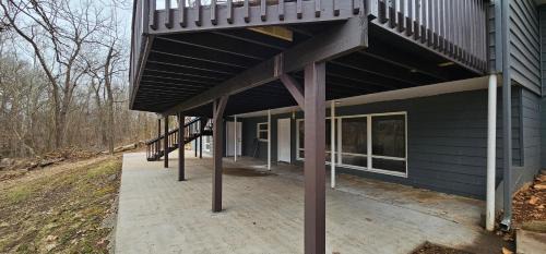 Nixa House | Entire Home w/ Free Wi-Fi, Garage, Deck, Yard