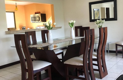 San Joaquin de Flores House | Entire House 4BD Nice View 5miles from Airport