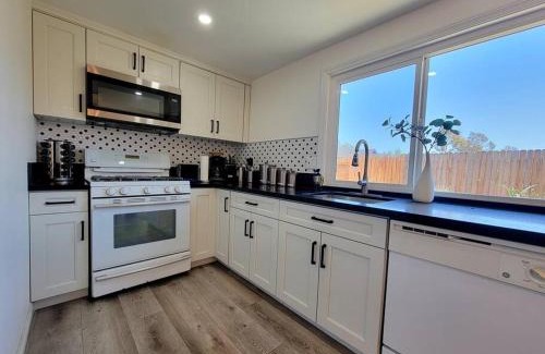 West Covina Villa | Entire House Good for 9 ppl Near Disney with Garage