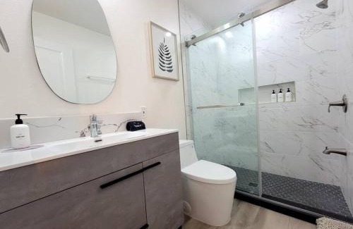 West Covina Villa | Entire House Good for 9 ppl Near Disney with Garage