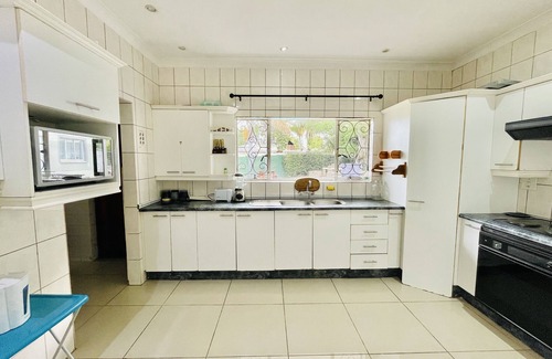 Beacon Bay House | Entire House in Beacon Bay - Golden Location