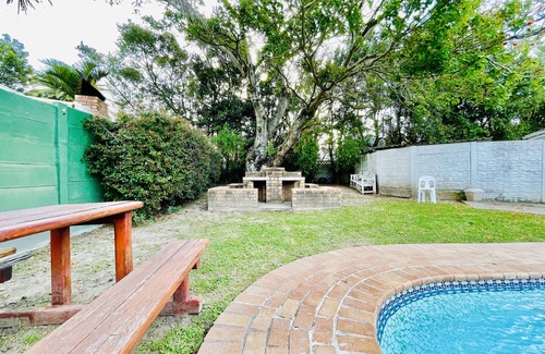 Beacon Bay House | Entire House in Beacon Bay - Golden Location