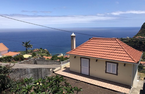 Faial House | Entire house with astonishing mountain and ocean view.