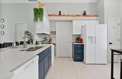 Lindfields House | Entire House with Private Pool in Four Cornersn
