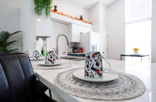 Lindfields House | Entire House with Private Pool in Four Cornersn