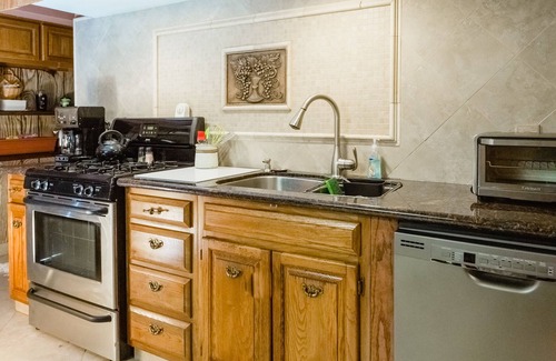 Hill County House | ENTIRE LOWER LEVEL - Mountain Lakeview Lodge