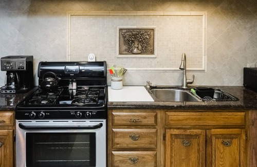 Hill County House | ENTIRE LOWER LEVEL - Mountain Lakeview Lodge