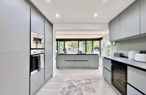 Stonnall House | Entire luxury 3 bedroom house available for short and long stays