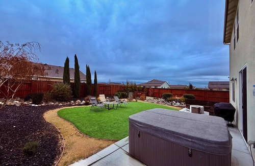 Rio Vista House | Entire Luxury 4 br House Near River with Hot Tub