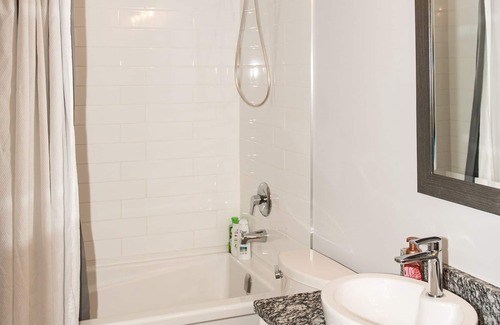 Kamloops House | Entire Modern Guest Suite- One Bedroom