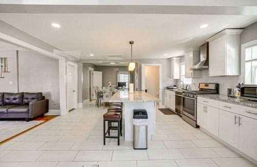 Lynn House | Entire Private home 3BDS 1 and half BTHS
