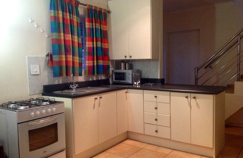 Summerstrand Cottage | Entire Spacious Flatlet To Yourself 1.5km away from the stunning beachfront