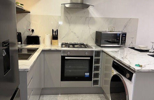 Swiss Cottage Apartment | Entire Spacious studio apartment