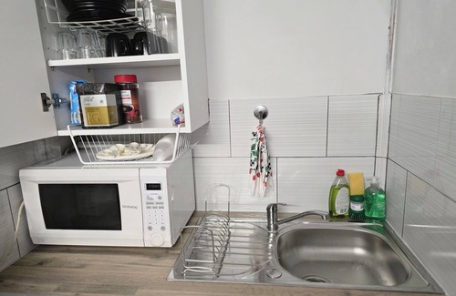 Purley Apartment | Entire Studio with 3 beds -20 mins from London Bridge and London Gatwick Airport
