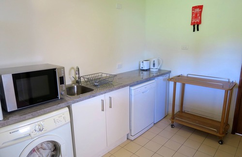 Killcare Heights Apartment | Entire Unit in Killcare Heights, Australia. Close to beach, hikes, restauarants.