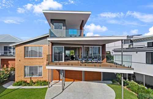 Killcare Heights Apartment | Entire Unit in Killcare Heights, Australia. Close to beach, hikes, restauarants.