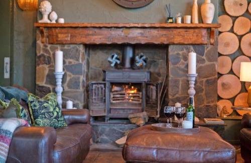 Coelbren House | Entire Venue with Accommodation Sleeps up to 19 - Waterfall Country Escape Wales