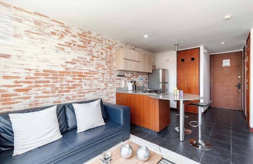 Las Lomas I Apartment | |EP| Comfy Unit w/Rooftop Pool, Gym, Views, Desk