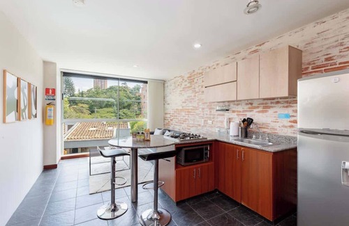 Las Lomas I Apartment | |EP| Comfy Unit w/Rooftop Pool, Gym, Views, Desk